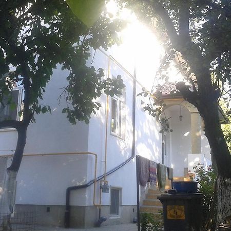Alfredo Hostel Крайова Екстериор снимка