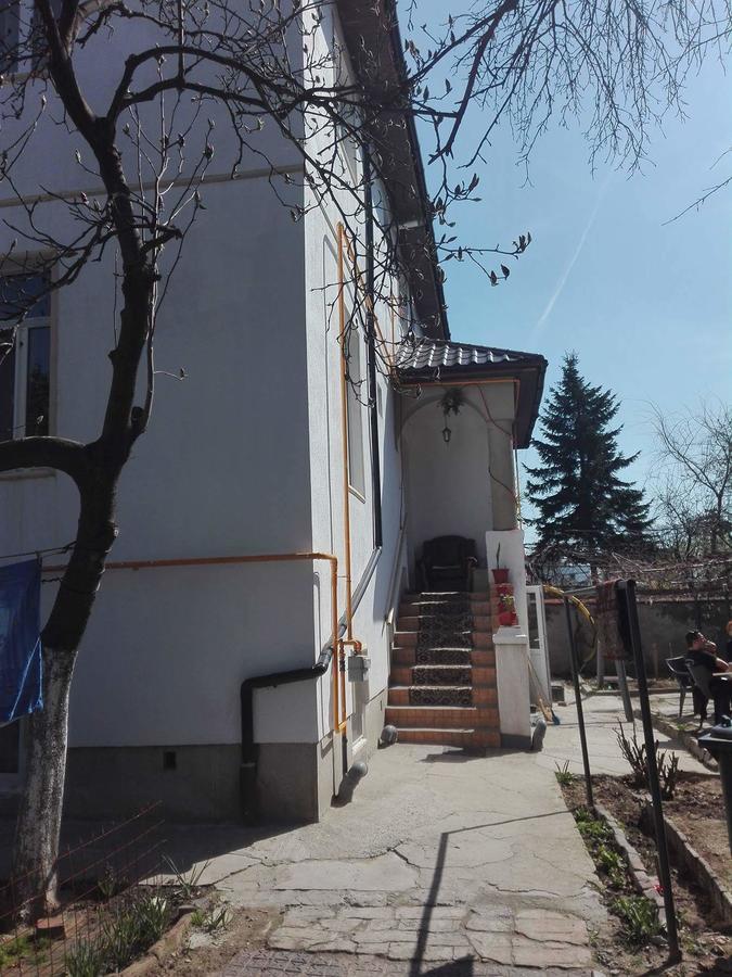 Alfredo Hostel Крайова Екстериор снимка