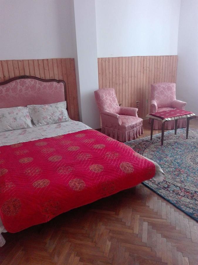 Alfredo Hostel Крайова Екстериор снимка
