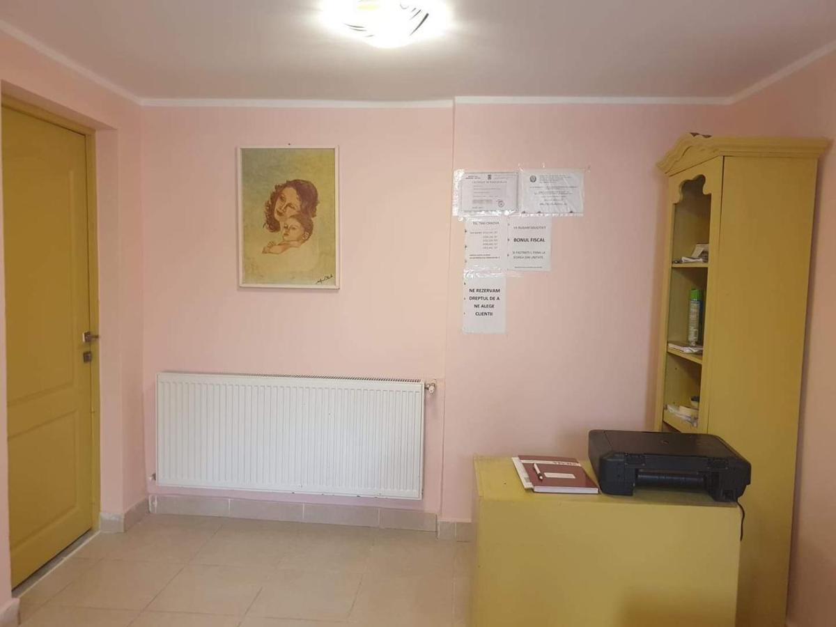 Alfredo Hostel Крайова Екстериор снимка