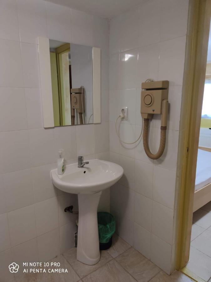 Alfredo Hostel Крайова Екстериор снимка