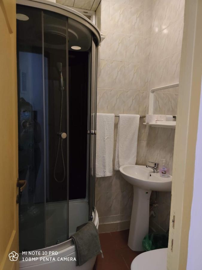 Alfredo Hostel Крайова Екстериор снимка