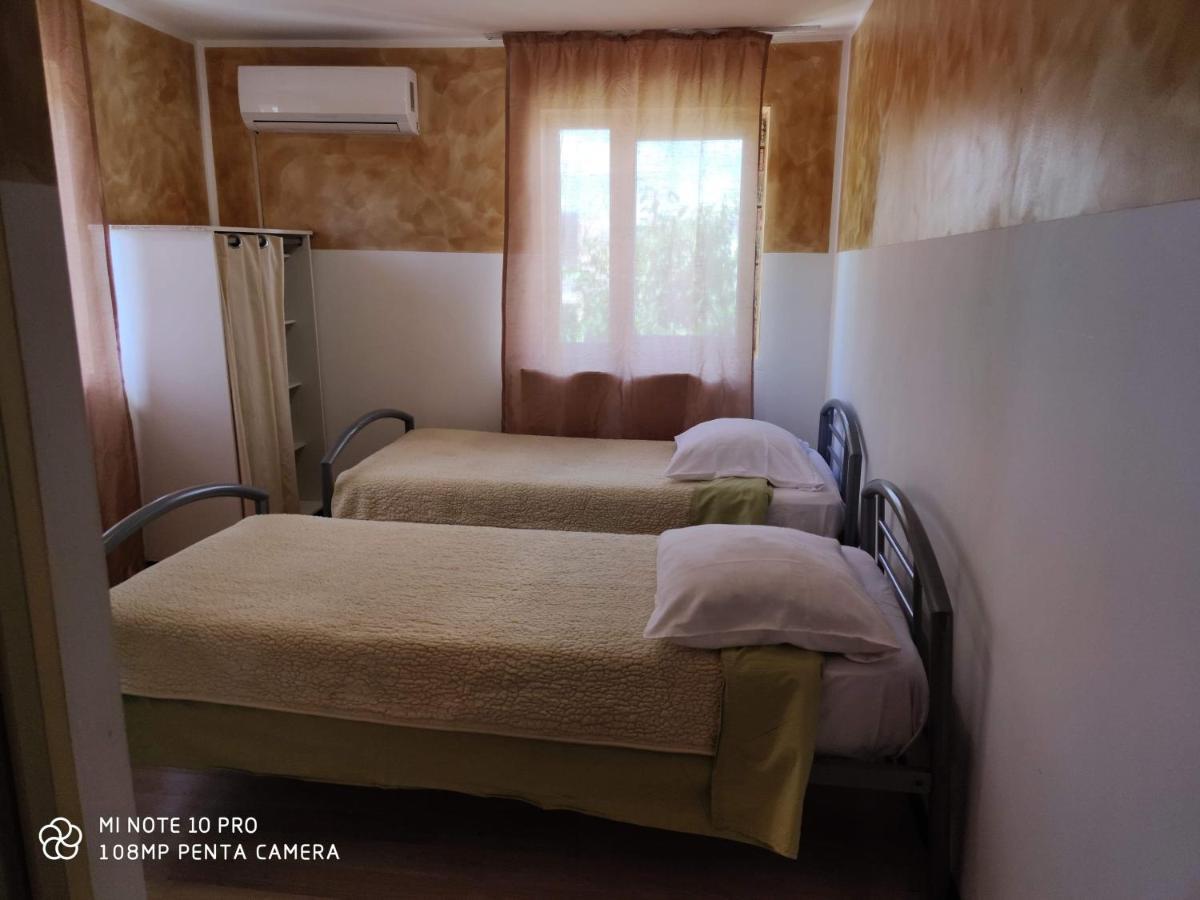 Alfredo Hostel Крайова Екстериор снимка